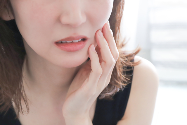做瓷贴面会痛吗？是否需要麻醉及治疗后的应对方法